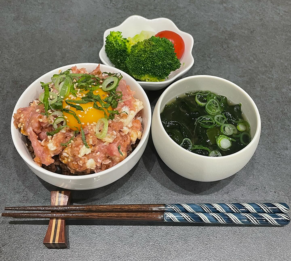 マグロすきみ丼の画像