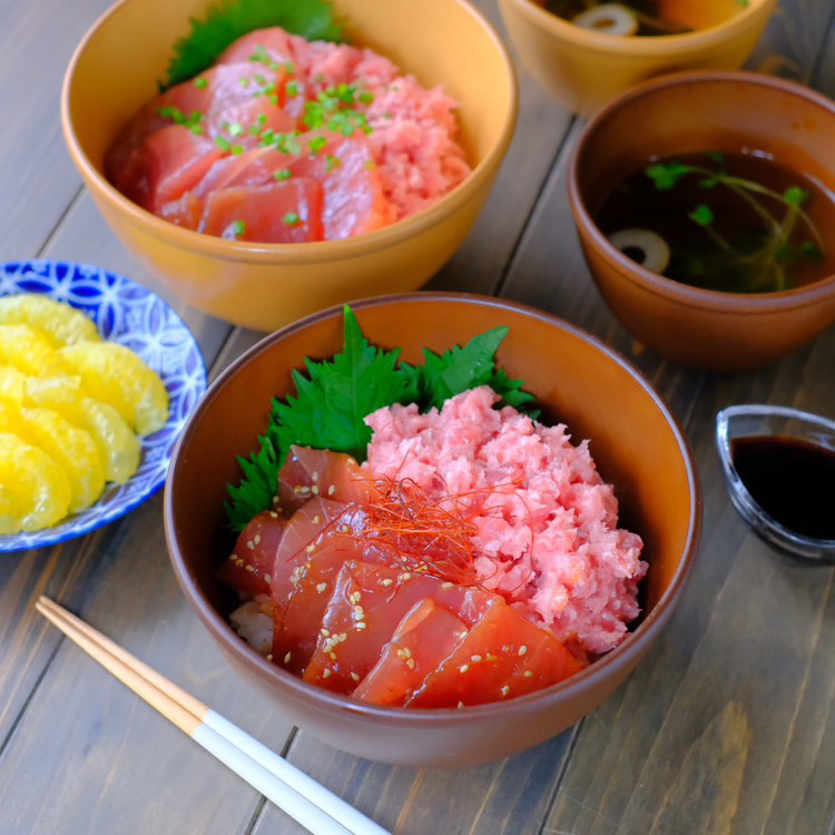 漬けマグロとネギトロの贅沢丼の画像