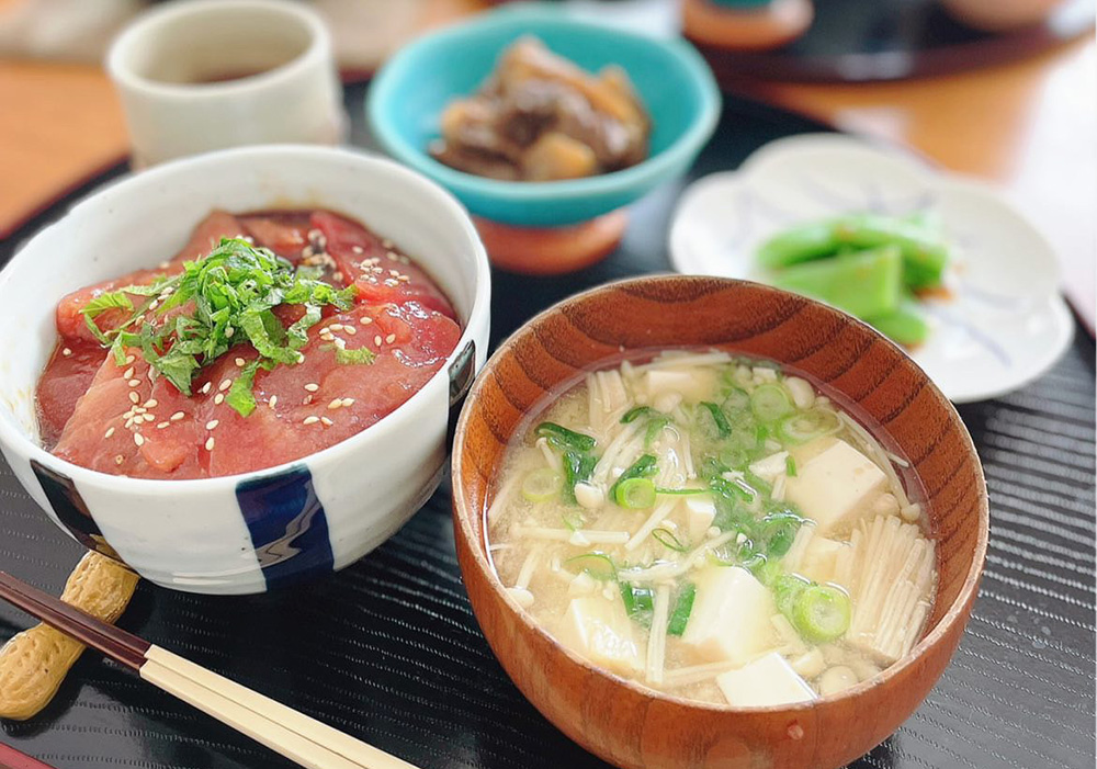 絶品漬けマグロ丼の画像